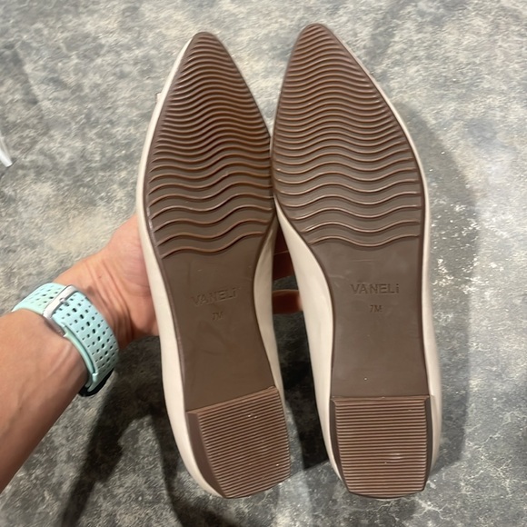 Vaneli- NWOT SZ 7 Nude Flats - Picture 7 of 7